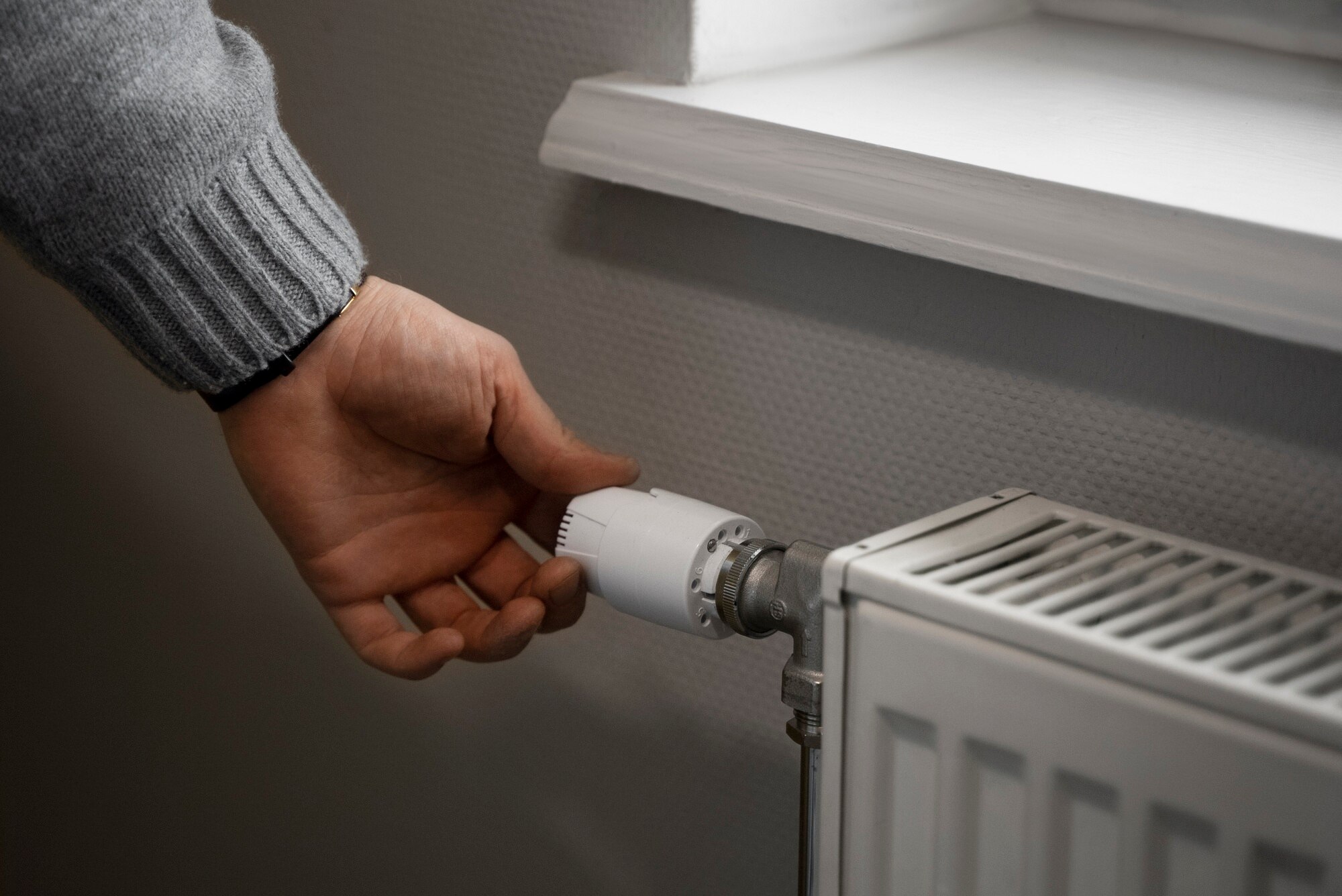 man-turning-off-radiator-energy-crisis_23-2150061813